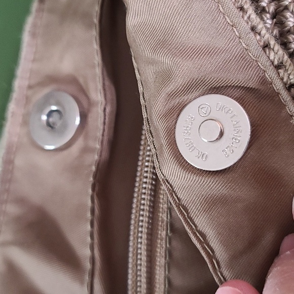 The Sak Womens Sholder Bag Purse TAN 3 Compartments EUC - Picture 5 of 11